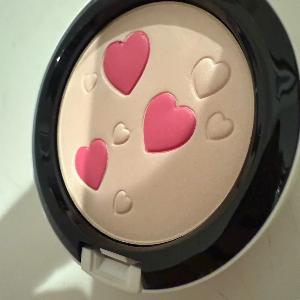 MAC Cosmetics Archie's Girls Veronica’s Blush Pearlmatte Face Powder New RARE